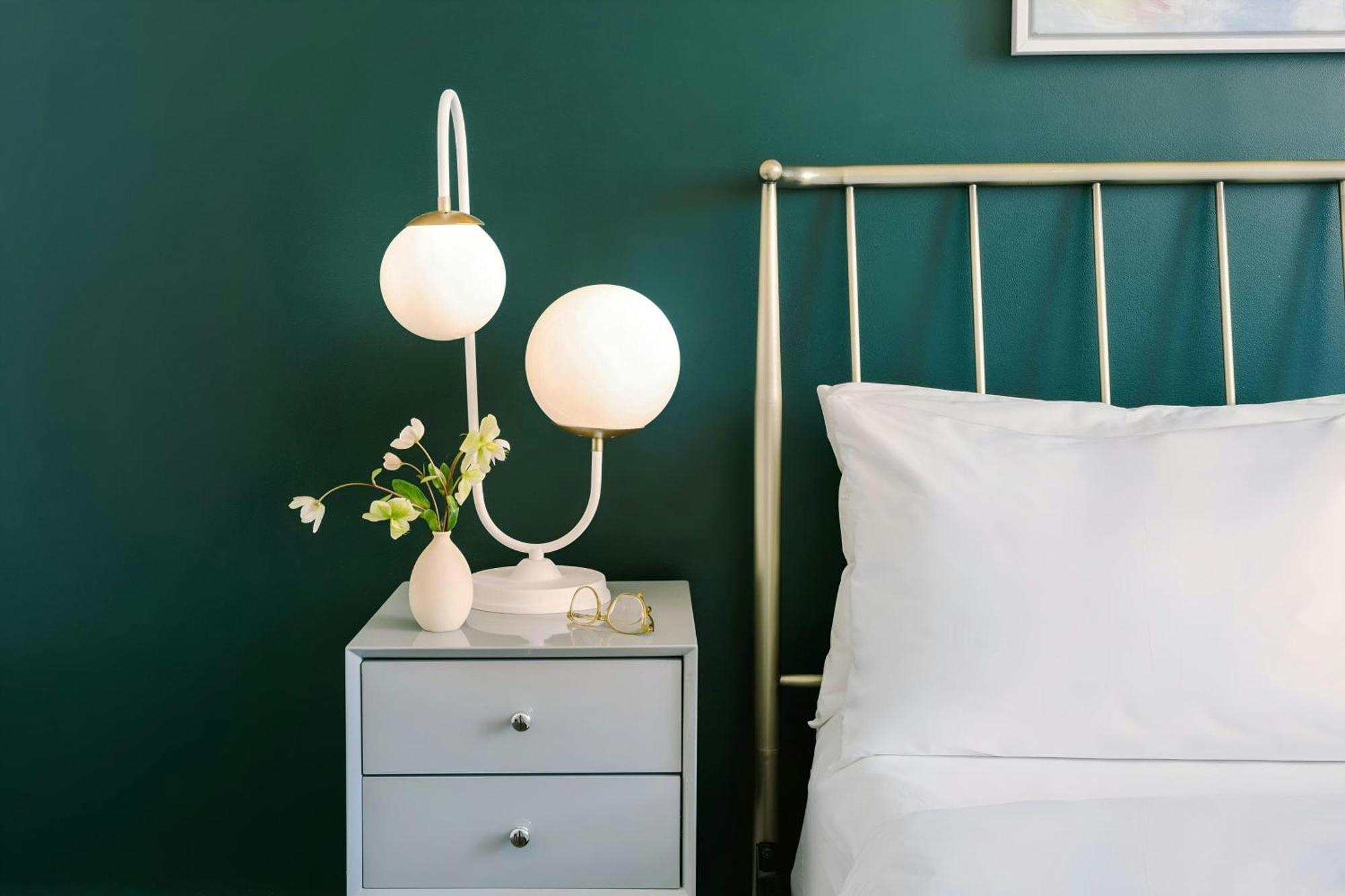 One-Bedroom Superior Apartment King Bed