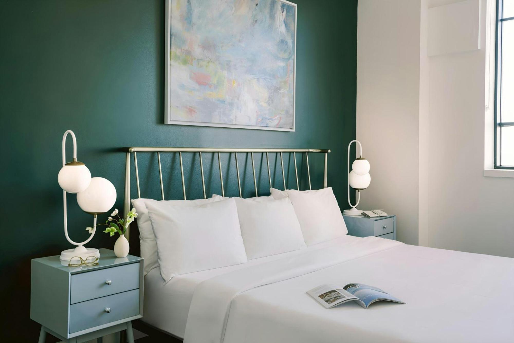 One-Bedroom Superior Apartment King Bed